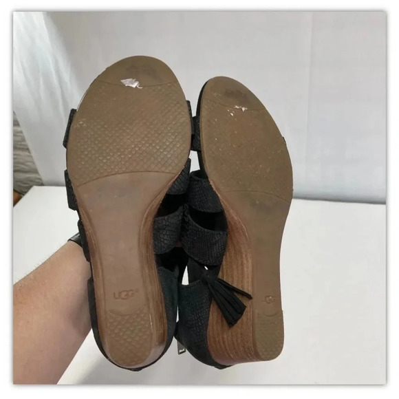 UGG Womens 1015067 Yasmin Snake Gladiator Wedge Sandal Black Leather Size 6 - Picture 7 of 8